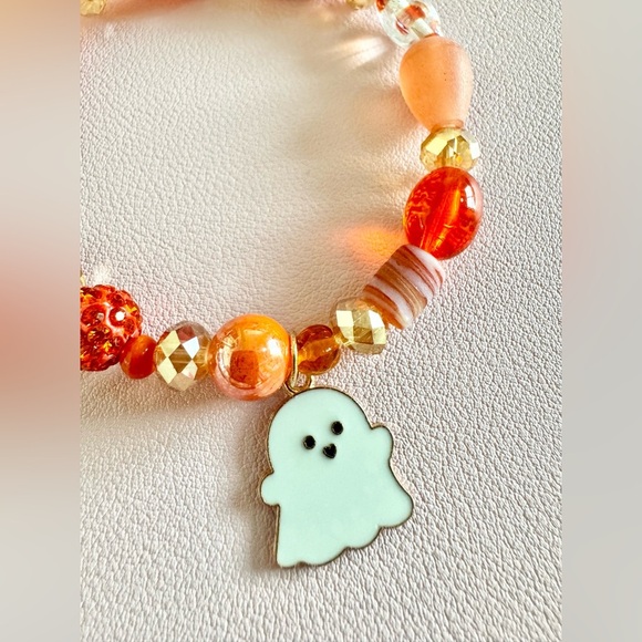 New Halloween Boo Basket Orange Beaded Adult Size Bracelet w/ Ghost Charm 8” - Picture 4 of 5